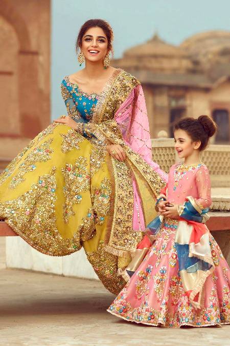 Maya Ali with her cute daughter...