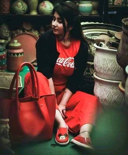 Friends coca cola kon kon piye ga 🍷🍷🍷