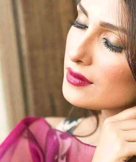 Beauty Queen ayeza khan