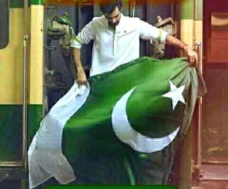 وطن کی آبرو رکھنا ہے ہماے خون میں شامل 🇵🇰
یہ کس نے کہ دیا کی وفادار نہیں ہم ❤️❤️