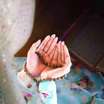 اے ہمارے مہربـان رب 
ہماری آنکھوں میں حیاء ؛ دلوں میں اپنا خوف اور زبان پر خیر کے کلمات جاری فرما
.آمیـن.