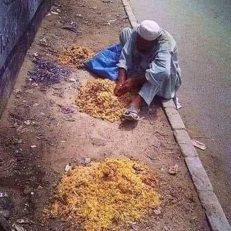 ھماری روٹی ہمیں ہی دے میرے خدا
تیرے بندے. خوار کرتے ہیں😥😥😥