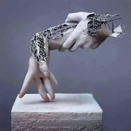 ہجر ﮐﯽ ﻓﺼﯿﻠﻮﮞ ﺳﮯ،ﻭﺻﻞ ﮐﮯ ﺩﺭﯾﭽﮯ ﺗﮏ.
-
ﺍِﺱ ﻗﺪﺭ ﻣﺴﺎﻓﺖ ھے کہ ﻟﻮﮒ ﭨُﻮﭦ ﺟﺎﺗﮯ ہیں.