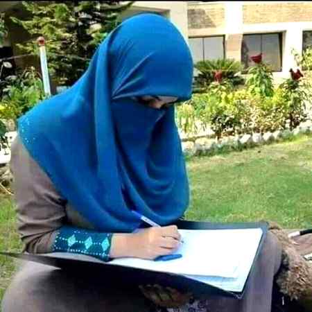 ہم کسی کے قابل نہیں اس لئے سب سے دور رہنے لگے ہے
"اے دوست"
ورنہ تنہائی کی کیا جرات تھی کہ ہمیں برباد کرتی💔