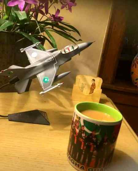 دل کو بہلانے کے لیے کچھ تو چاہیے
چاہ نہ سہی, تو چائے ہی سہی ..