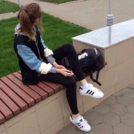 وقت نزع جنبش لب سے ایک  آہ نکلی 
فسانہ عمر بھر کا آخری ہچکی میں تھا

Um e Hani..