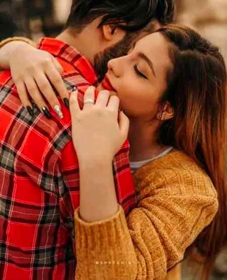 : اندازِ عشقِ بھی کیا خوب تھا اُس بے وفا کا...!!! � 🍂🍂 ہزاروں درد دے گیا ہمیں جان کہتے کہتے...!!! 💔