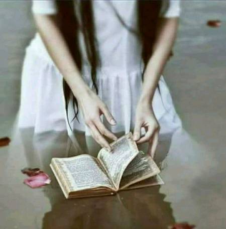 ﮐﺘﻨﯽ ﺣﺴﺮﺕ ﺗﮭﯽ ﮐﮧ  ﺍﻧﺠﺎﻡ ﺑﺪﻝ ﺟﺎﺋﮯ ﮔﺎ
ﺁﺧﺮﯼ ﻭﺭﻕ ﮐﺌﯽ ﺑﺎﺭ  ﭘﻠﭧ ﮐﮯ ﺩﯾﮑﮭﺎ