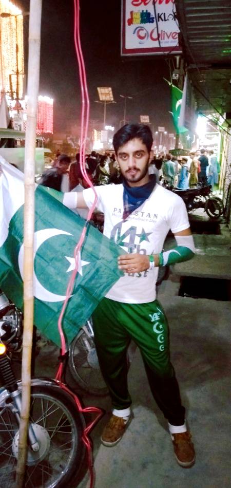 Haasy v gaye khushia v gaiyaa 😓lut leya mery javaa nu tery baal kada me gila ve kraa besharma beparwahh tu. 👉🤐