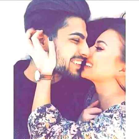 محبت تو بہت چھوٹا لفظ ہے محترم 😉😍😘
میری تو جان بستی ہے آپ میں😘😍🙈
...💕