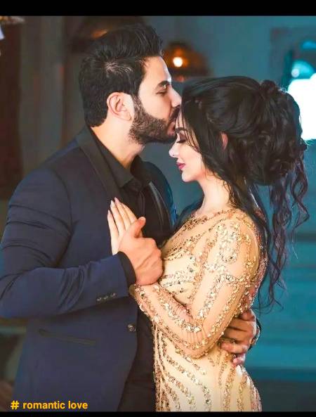 "Koi Samjhe to ek Baat kahon.""
Ishq Tufiq hai Gunah nahi