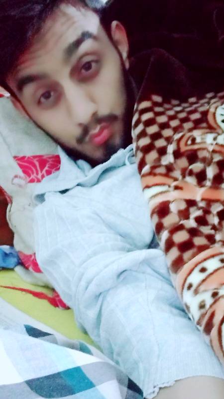 خاموش سا ماحول ہے، بے چین سی کروٹ
Gd ny8نہ آنکھ لگ رہی ہے، نہ رات کٹ رہی ہے..🖤