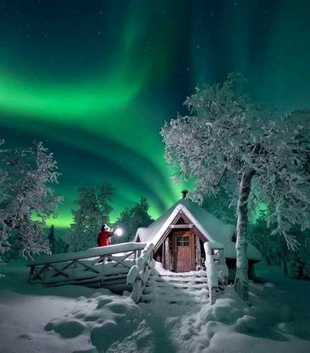 ﭼﮩﺮﮮ ﺳﺠﮯ ﺳﺠﮯ ﮨﯿﮟ ﺗﻮ ﺩﻝ ﮨﯿﮟ ﺑﺠﮭﮯ ﺑﺠﮭﮯ !!!
ﮨﺮ ﺷﺨﺺ ﻣﯿﮟ ﺗﻀﺎﺩ ﮨﮯ ﺩﻥ ﺭﺍﺕ _____ ﮐﯽ ﻃﺮﺡ !!