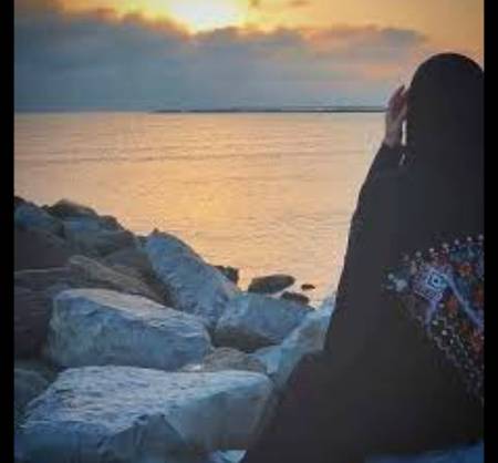 لــڑکیـــــاں سمنـــدر کــے مــوتـــی کــی طـــرح ہــوتــی ہیــں۔۔ جــو اپنــے پــــردے مــیں خــوبصــورت لگتـی ہیـں