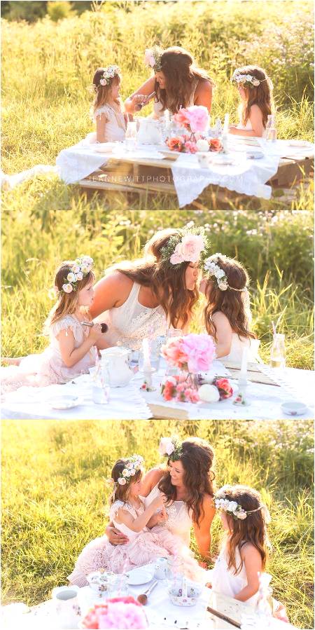 ...cute mother & daughters...