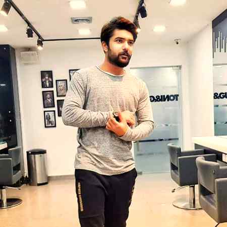 Aabi khan so handsomeزبان سے اگر نہ کر سکو تعریف میری🤔

تو نظروں سے ہی ماشاللّہ کہدینا 🤗