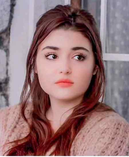 یہ دعا ہے میری کہ تجھ پر کوئی آنچ نہ آئے 
تو محفوظ رہے سیپ میں بند موتی کی طرح۔