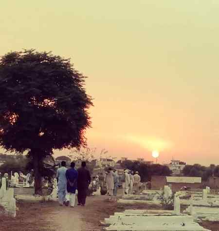 اَفلاک کے پَردوں سے یہ جَاری ہوا فرمان
وَالْعَصْر ! خَسارے ہی خَسارے میں ہے اِنسان...🍁🍂