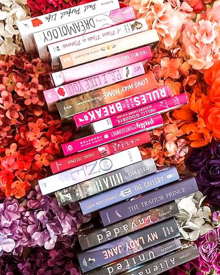 There is a huge collection of books which one you like?¿☺😊❤
