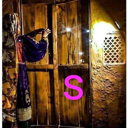 *دستک دے کر لوٹنے والے تجھ کو کیسے سمجھاوں*

*کچھ آوازیں رک جانے کے بعد سنائی دیتی ہیں*