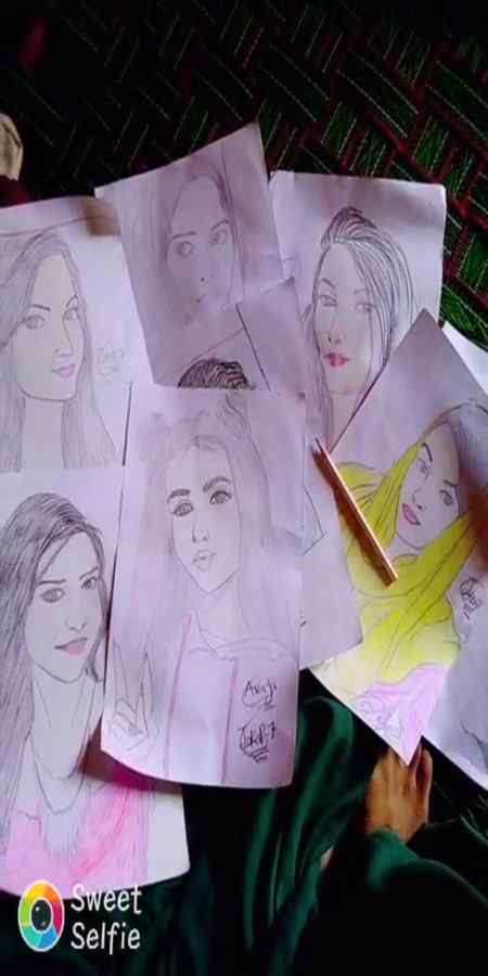 .i5 maza he nahi paintings bana ta hon to bhi Koch nahi hai :( barish ki waja se ye sub pages bhi khaeab ho chukey Hain .i5