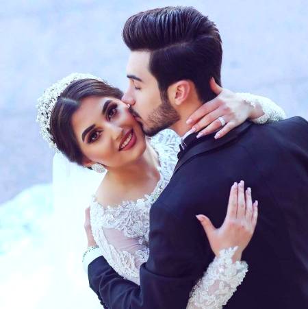 تجھے ہم اور کسی کا نہ ہونے دیں گے کبھی
تُو بھا گیا ہے ہمیں ' خود کو اب ہمارا سمجھ
___❣️