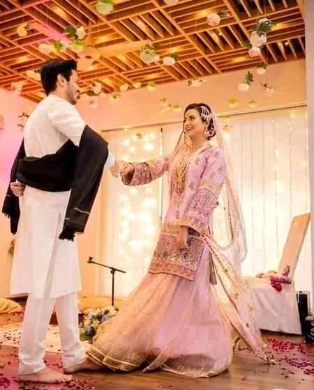 ایک سے بڑھ کر ایک تمنہ رکھتا ھے _

وہ جسے اپنی جان کی بھی پرواہ نہیں _