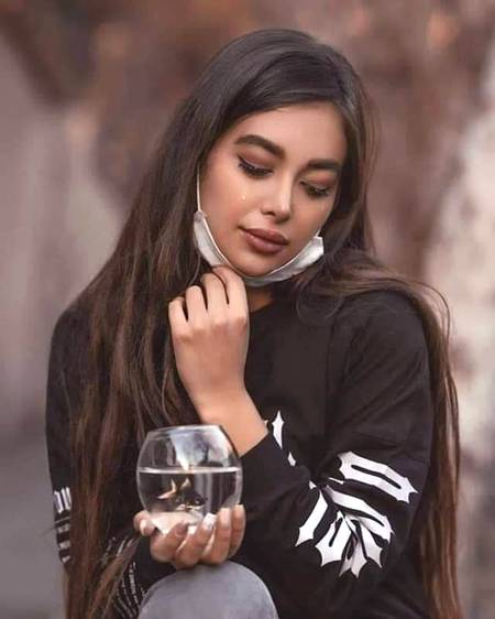 !!... غلطی پر ساتھ چھوڑنے والے تو بہت مل جاتے ہیں لیکن ,,

غلطی پر سمجھا کر ساتھ نبھانے والے بہت کم ملتے ہیں __!!