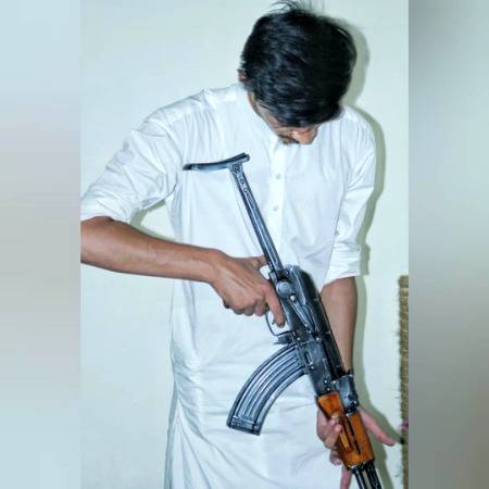 پہلے لگتے تھے دو چار لوگ
اب تو سبھی زہر لگتے ہیں!!!