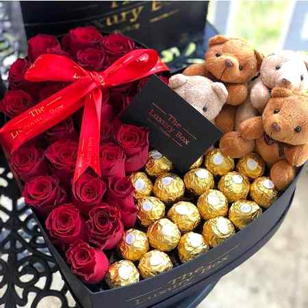 زندگی کو روگ مار دیتا ہے دل کو شوق مار دیتا ہے 
❤
انسان خود نھی مرتا اک بیوفا یار مار دیتا ھے۔
💔💘