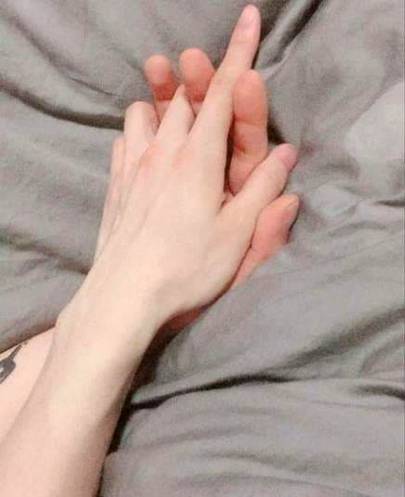 Tre hath mn mera hath ho sari janaten mre pass hon🤭🙈