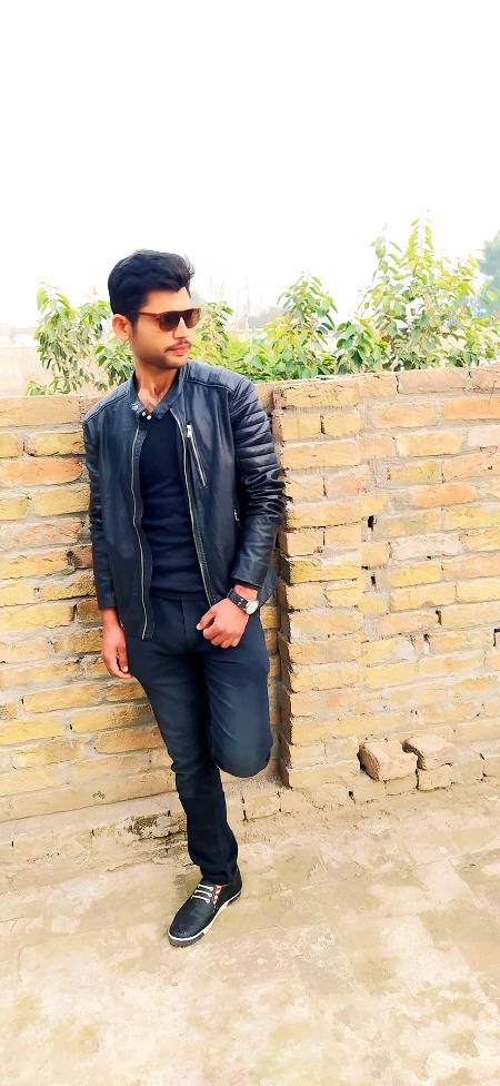 اج فیر کلیاں بھہ کے سجناں

تیری یاد دا ماتم سرعام کیتا