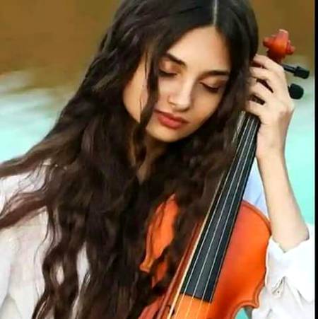 ہونٹوں کی ہنسی کو نہ سمجھ حقیقت زندگی. 
*
دل میں اتر کے دیکھ کتنے ٹوٹے ہوئے ہیں ہم.