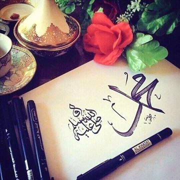 اللهم صل على سيدنا محمد النبي الامي وعلى الہ وازواجہ واھل بیتہ واصحبہ وبارك وسلم 