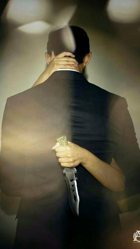 تعلق کتنا گہرا ، ربط کتنا خوبصورت ہے
لبوں پر مسکراہٹ اور سینوں میں کدورت ہے