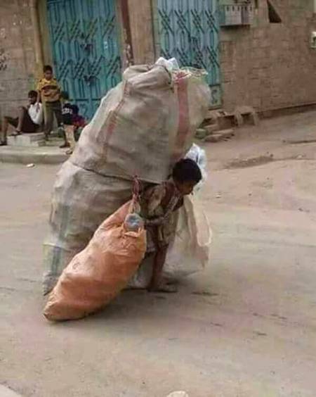 سنا ہے حشر میں کوئ کسی کا نہیں ھوگا۔
مگر یہ سلسلہ تو ابھی سے عروج پر ہے۔