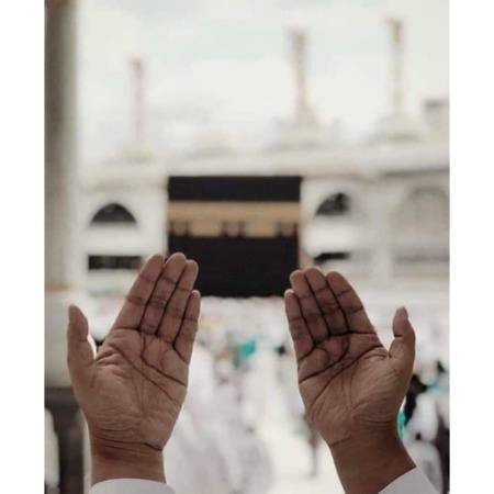 ہماری کوئی جنگ نہیں کوئی مقابلہ نہیں ہم نہیں لڑ سکتے اے اللّہﷻ رب العزت بس آپ اپنے حبیبﷺ کے صدقے یہ مصیبت ٹال دیجیئے آمین یارب العالمین💯