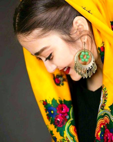 خیالوں میں بھٹک جانا تیری یادوں میں کھو جانا_
بہت ہی مہنگا پڑا ہمیں جاناں فقط اِک تیرا ہو جانا