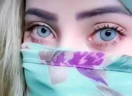 ﮨﻮﻧﭩﻮﮞ ﭘﮧ ﺍﻟﻔﺖ ﮐﺎ ﻧﺎﻡ ﮨﻮﺗﺎ ﮨﮯ، ﺁﻧﮑﮭﻮﮞ ﻣﯿﮟ ﭼﮭﻠﮑﺘﺎ ﺟﺎﻡ ﮨﻮﺗﺎ ﮨﮯ__❤
ﺗﻠﻮﺍﺭﻭﮞ ﮐﯽ ﻭﮨﺎﮞ اوقات ﮐﯿﺎ ﮨﻮ ﮔﯽ ﺁﻧﮑﮭﻮﻥ ﺳﮯ ﺟﮩﺎﮞ ﻗﺘﻞ ﻋﺎﻡ ﮨﻮﺗﺎ ﮨﮯ__❤
