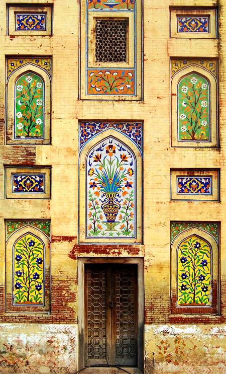 Enchanting facade-walled city Lahore💕💕
