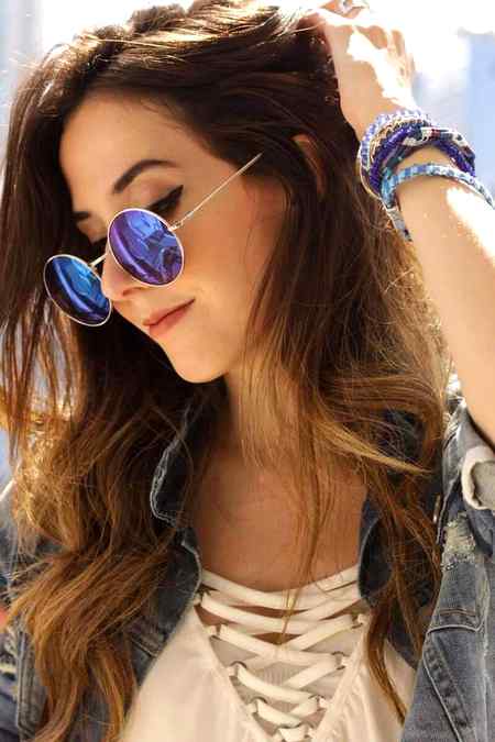 ❤️_____khush mizaji bhi mashhoor he hmari sadgi bhi  kml ki he ""hm shrarti bhi bht he or sanjeedgi bhi be misal he____❤️❤️