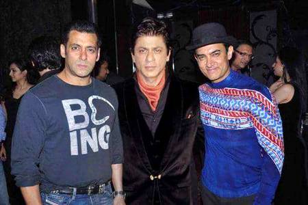 3 khan 1 7... Salu shahrukh and amir ❤