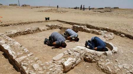 One of the oldest Mosques in the world was just discovered in Israel..
If the dating turn out to be correct.the newly discovered mosque was built only a few years after the death of the Prophet Muhammad (P.B.U.H)💕💕