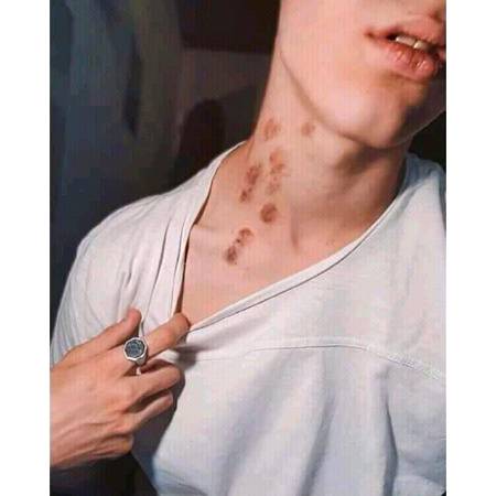 ان محبت کے غلیظ قصوں میں ،
وہ پاک بن کے نکل گیا ،اور میں بدکردار کہلائی گئی 😢💔