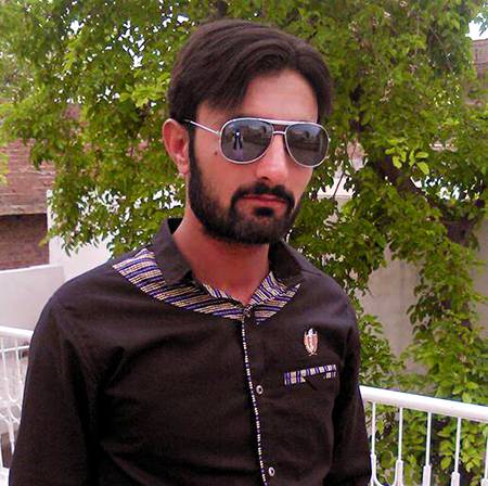 Jigar walo ka dar se koi wasta nhi hota,,

Hum waha bhi qadm rakhte hen jaha rasta nhi hota..