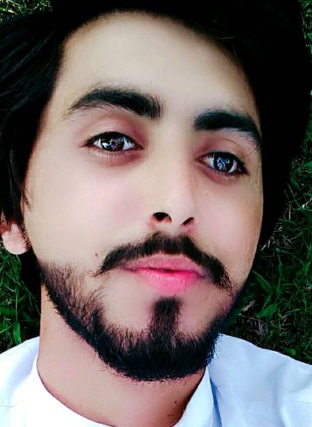 yea meri talash ka jurm hai ya meri wafa ka qasoor 
Chaand'😥
jise dil k jitna qareeb lao wo utna hii bewafa nikalta hai