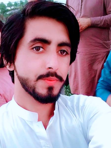 میرے حصّے کا تم  مسکرایا کرو😔
Chaand___😥
میں شہزادہ ہوں اُداس فرقے کا😒💔