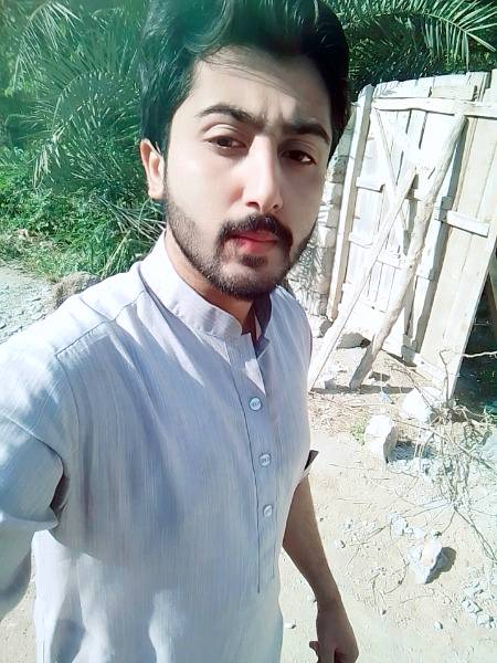 اندھیرے میں اندھیرا ہی میرا ساتھی تھا،
ہم روشنی کے دھوکے میں بڑی دور تک گئے•✌🔥