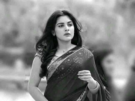 ایک ہجوم تھا تیری مریدی میں

ہم غریب کہاں تیری زیارت کرتے💔_