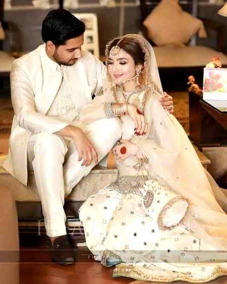 محبت میں برابری نہیں کی جاتی ❤
کیونکہ محبوب کو ہمیشہ اپنے آپ سے بہتر مانا جاتا ہے🔥
